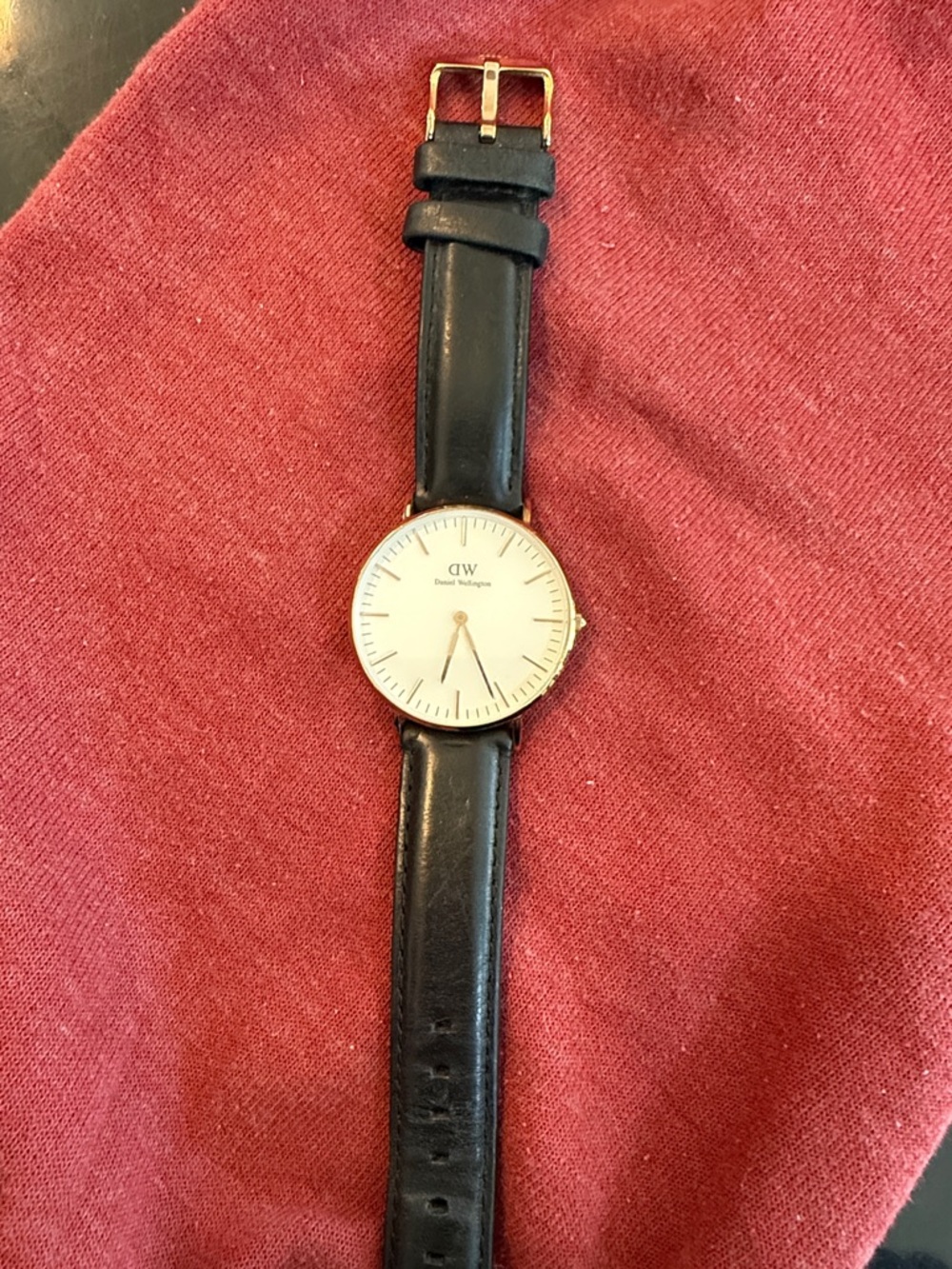 Daniel Wellington Black Leather Strap Watch with Gold Case and White Dial